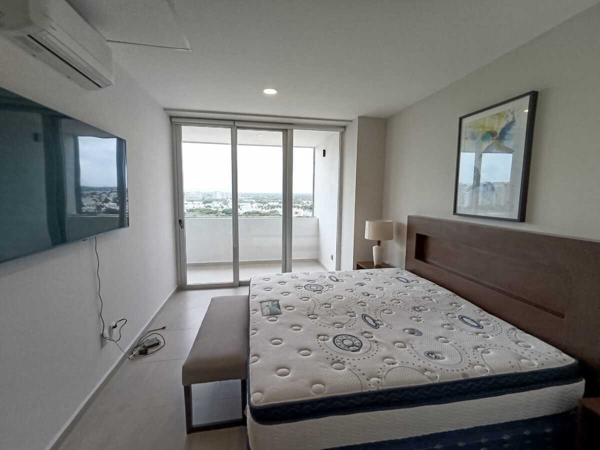 2 de 13: RECAMARA CON TV Y BALCÓN