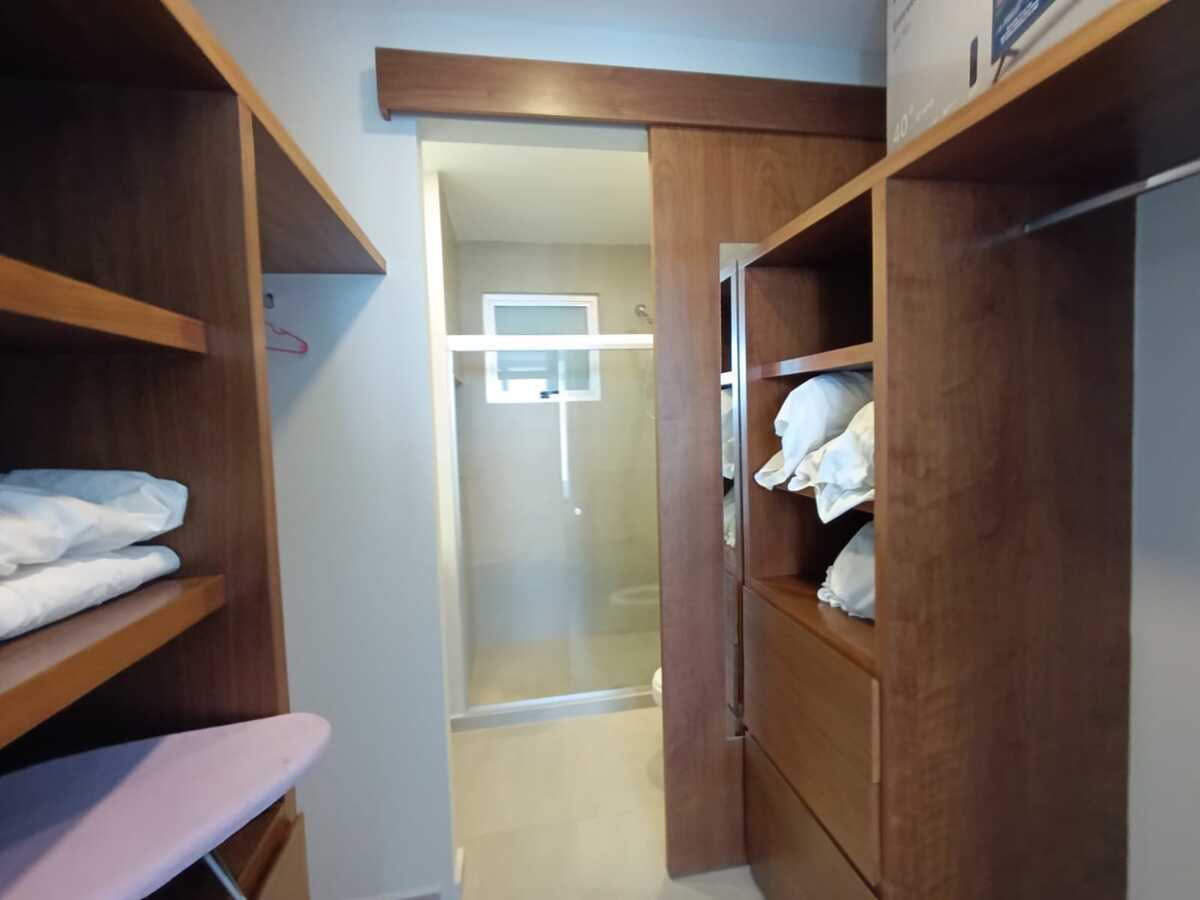 3 de 13: CLOSET VESTIDOR