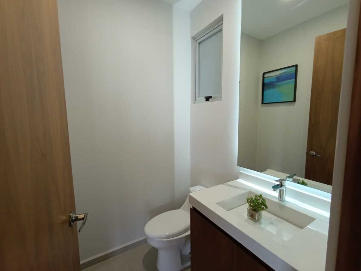 13 de 13: MEDIO BAÑO