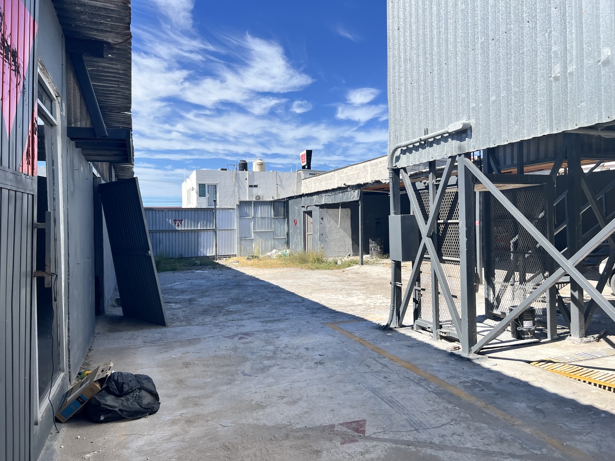 9 de 11: Bodegas accesandonoir frente al bordo