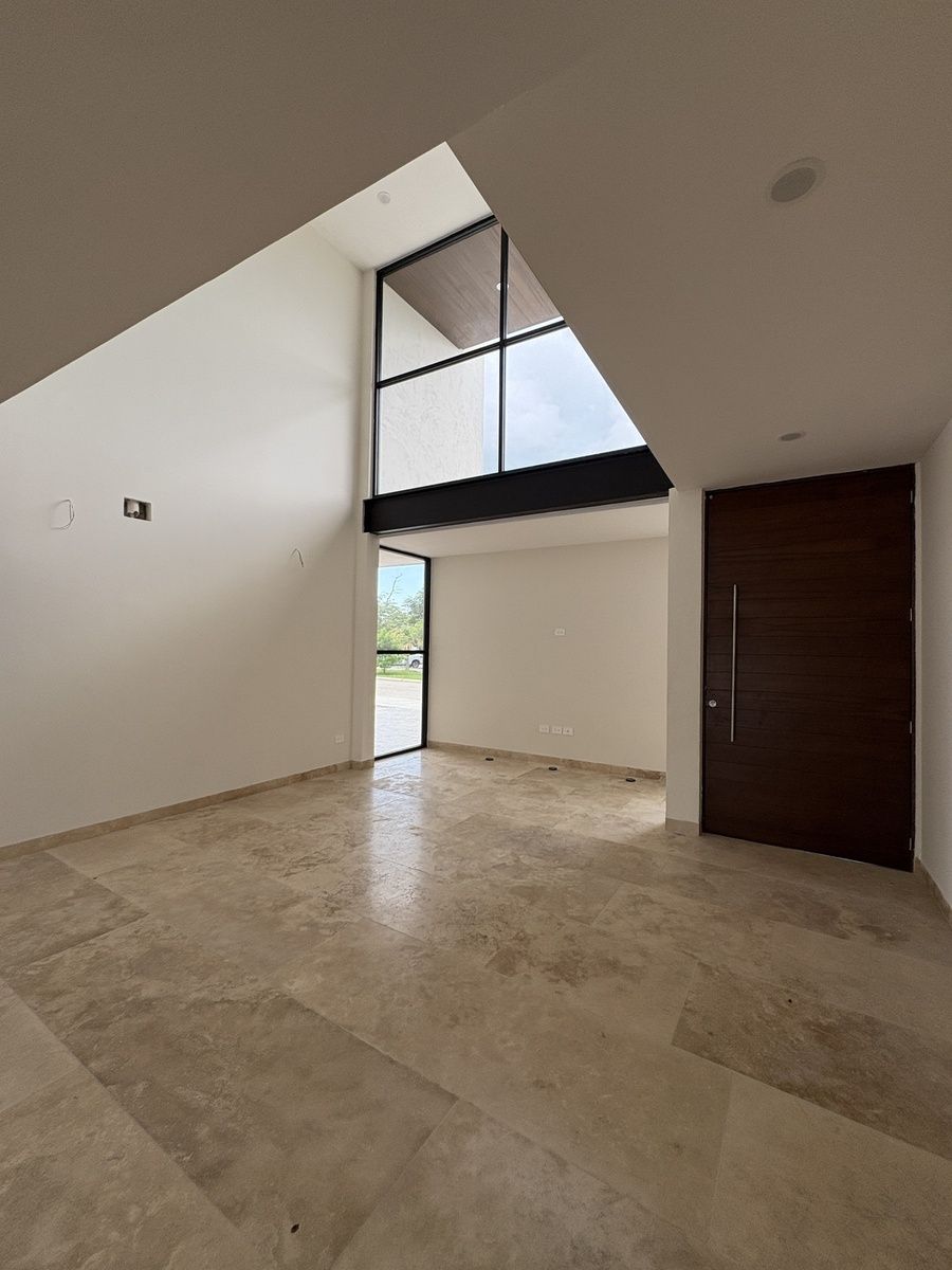 11 de 34: Recibidor y sala