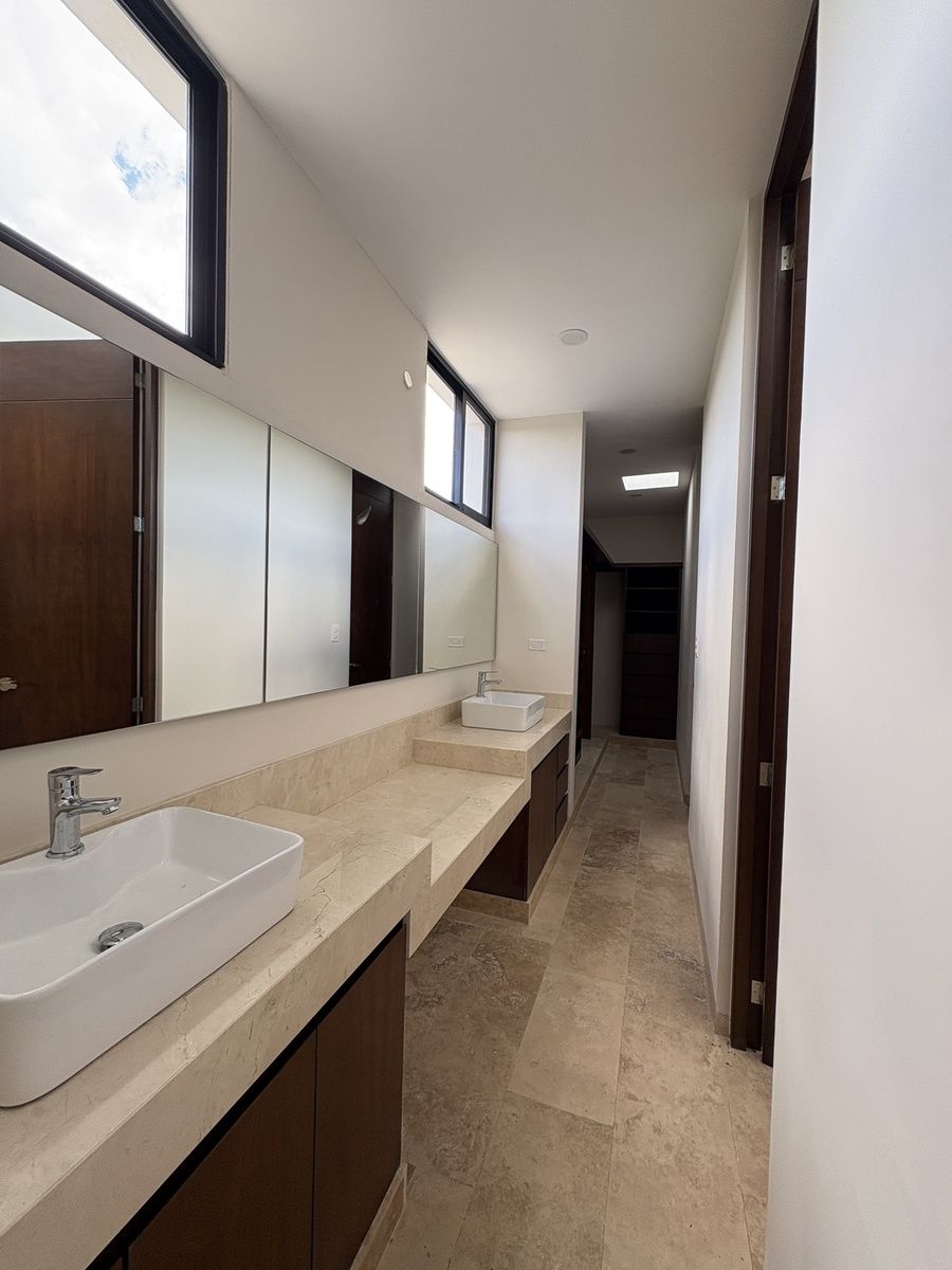 16 de 34: Baño principal