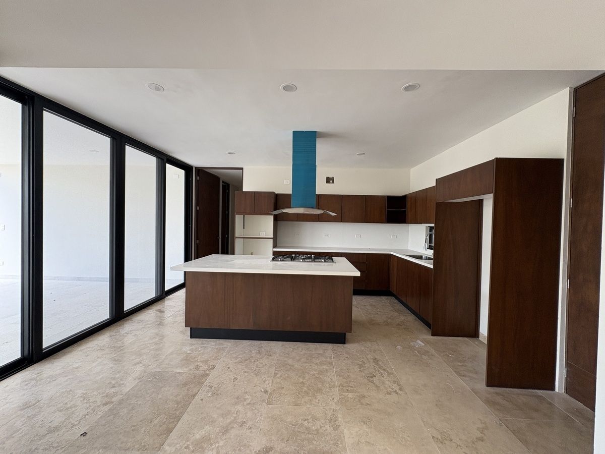 8 de 34: Amplia cocina