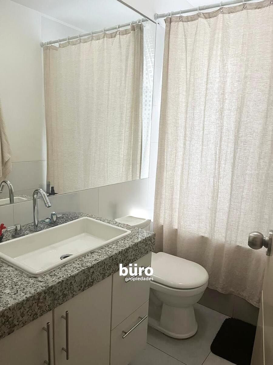 15 de 18: Baño Secundario Incorporado