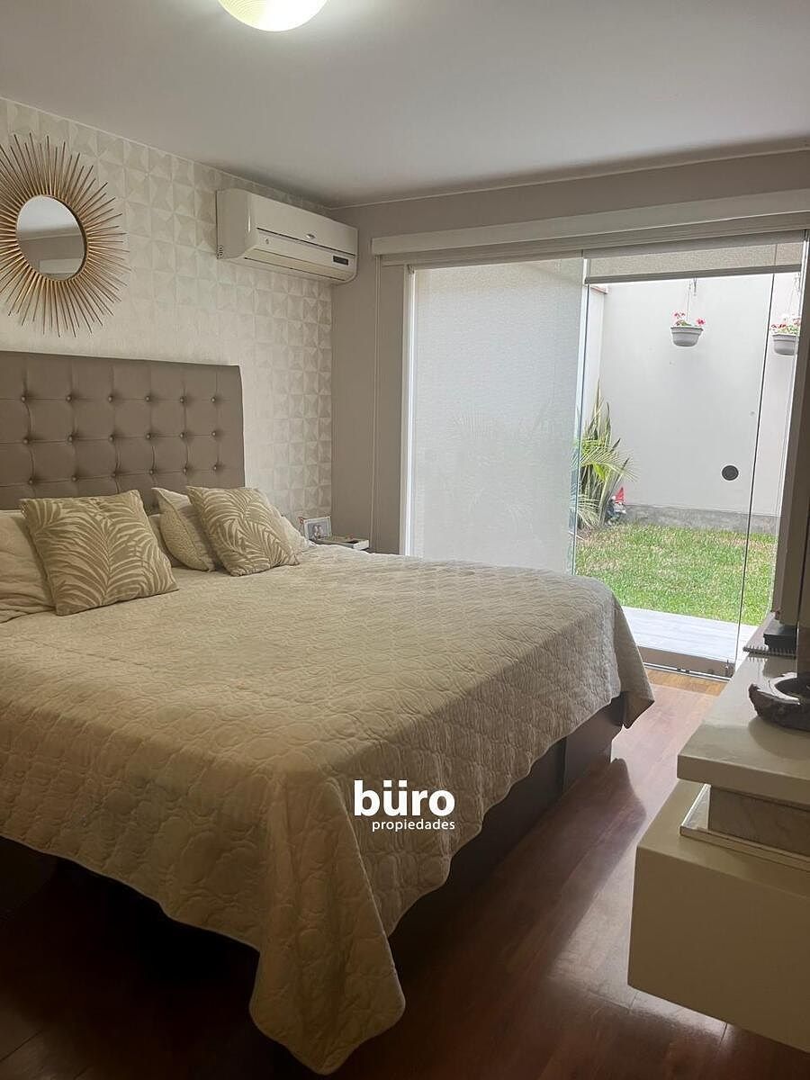 7 de 18: Amplio e Iluminado Dormitorio Principal