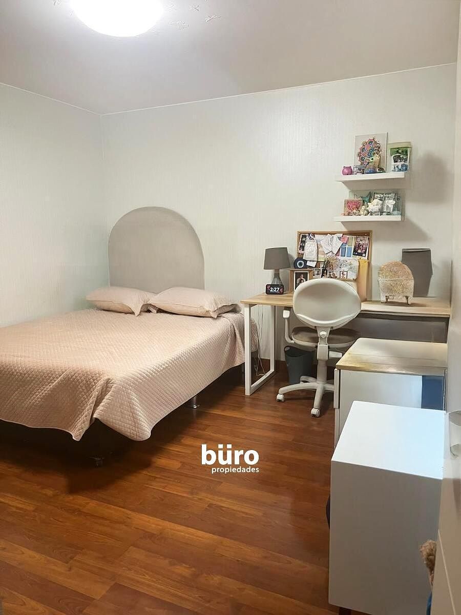 10 de 18: Dormitorio Secundario con Baño Incorporado