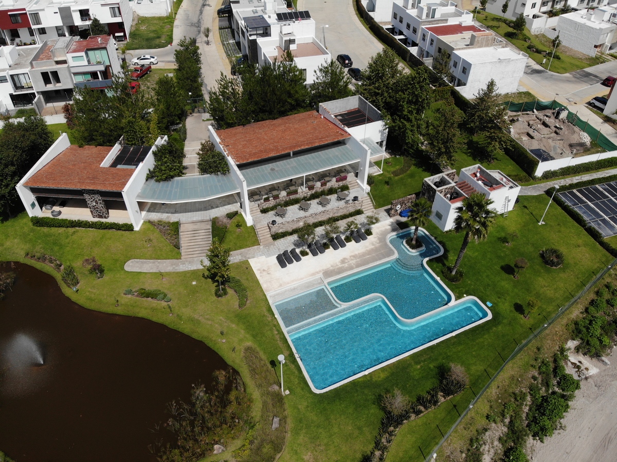 17 of 17: area comun