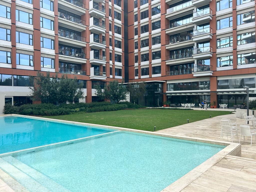 1 of 10: ALBERCA EN AREA COMUN