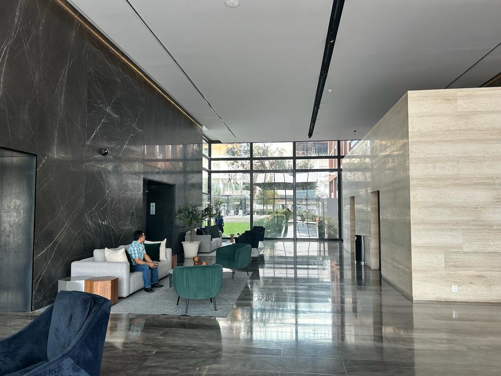 3 of 10: LOBBY Y RECEPCION