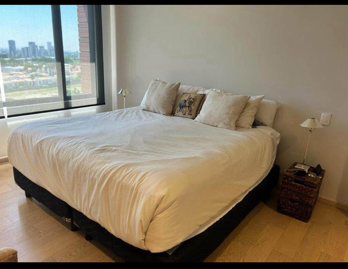 8 of 10: RECAMARA PRINCIPAL(NO INCLUYE MUEBLES)