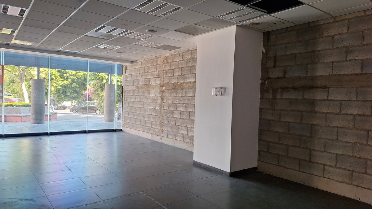 4 de 10: Renta local 250 m2, adaptado Av Zaragoza, Querétaro