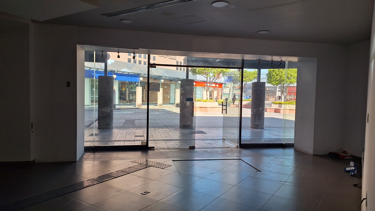 6 de 10: Renta local 250 m2, adaptado Av Zaragoza, Querétaro