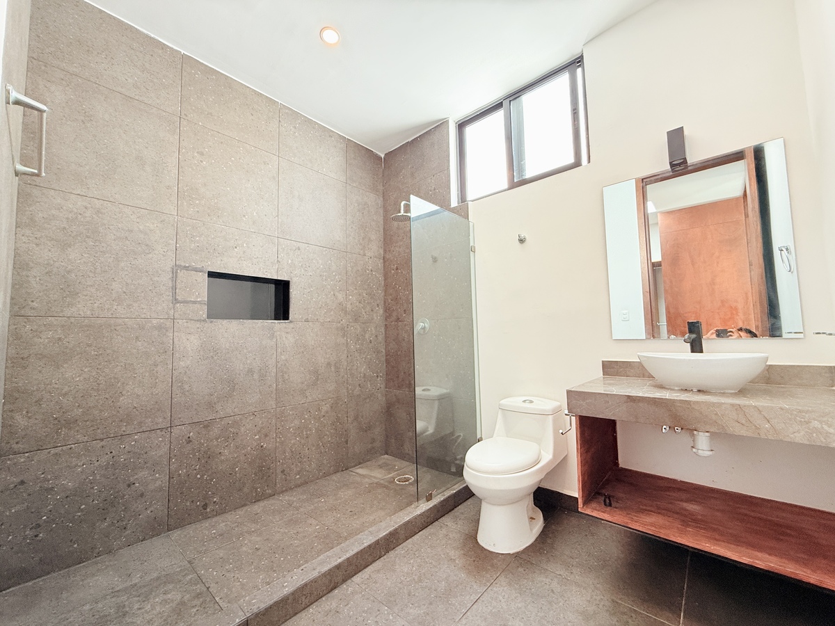 14 de 18: Baño Tercera Recámara