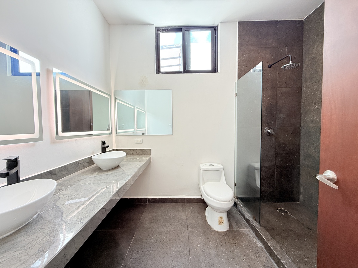 11 de 18: Baño Recámara Principal