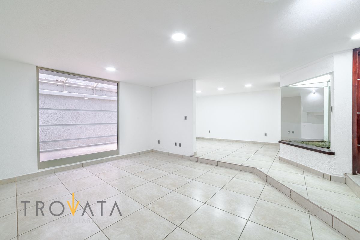 4 of 18: Estancia y comedor