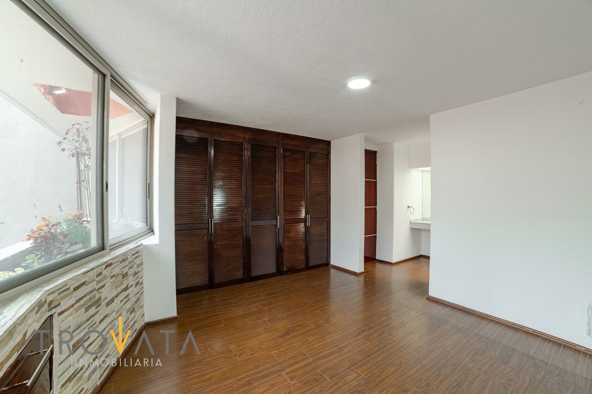 8 of 18: Recamara principal