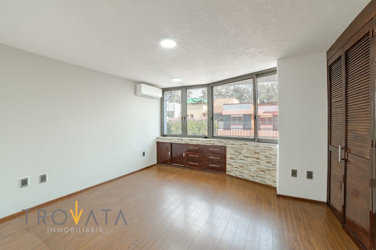 9 of 18: Recamara principal