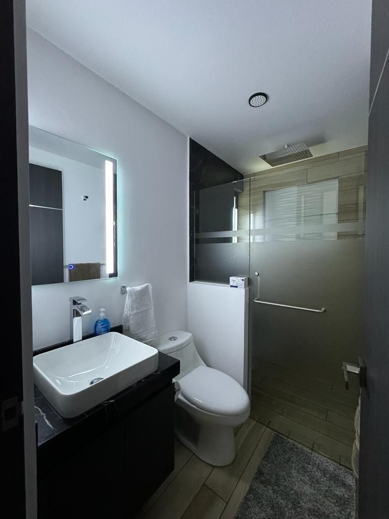 9 de 18: Baño en casa recamara.