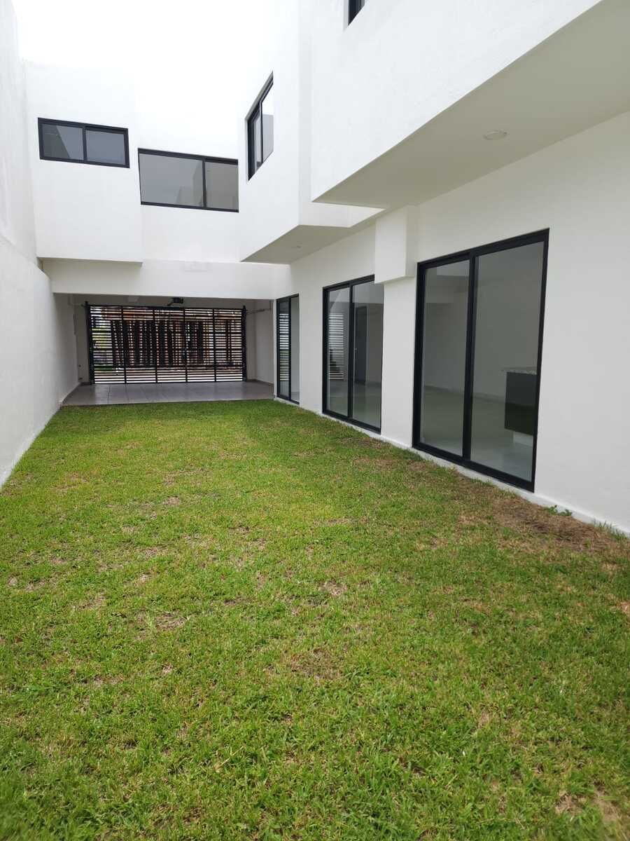 6 de 6: Patio Lateral