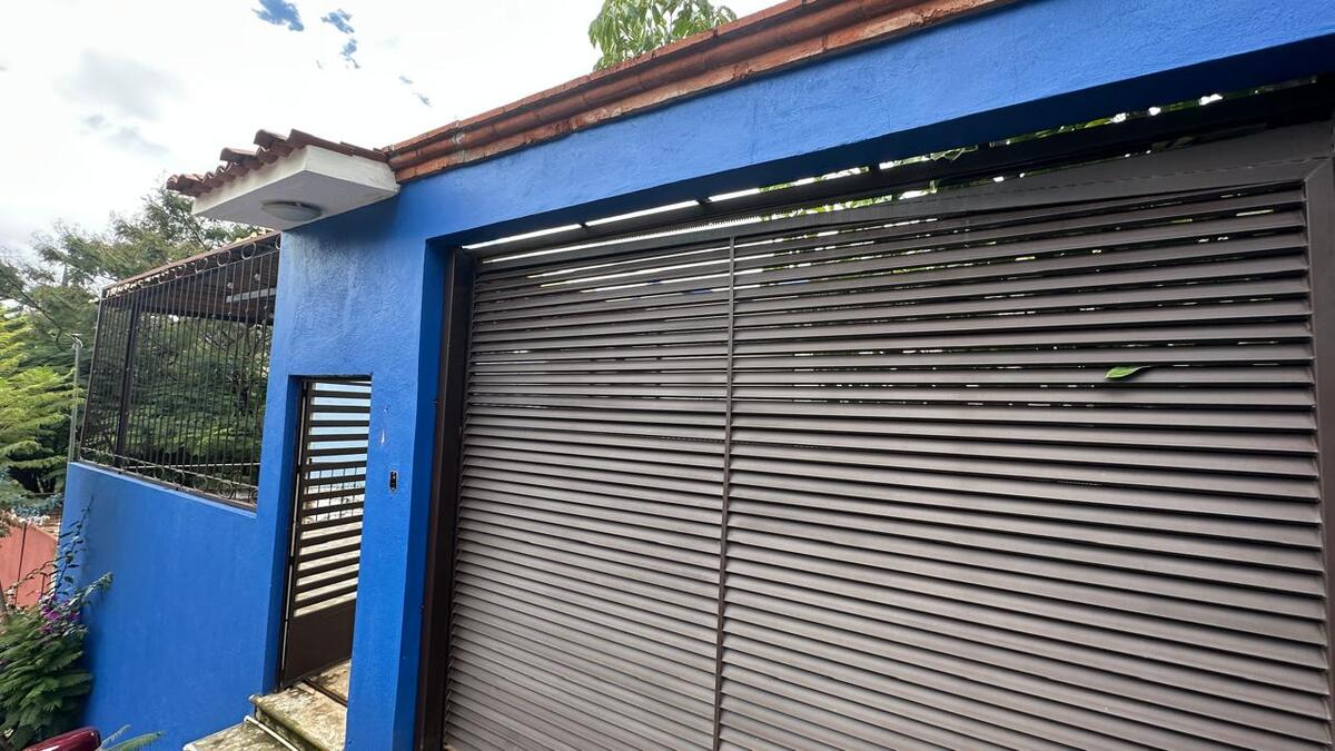 27 of 38: Portón de cochera