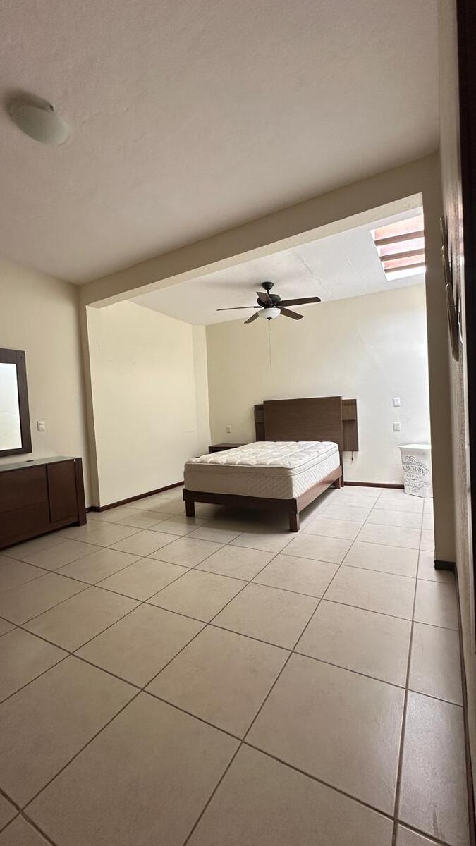 15 of 38: Recámara 2