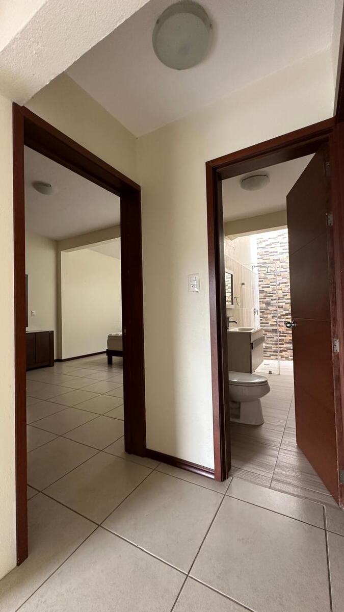 34 of 38: Puerta de entrada a recámara dos y al baño completo