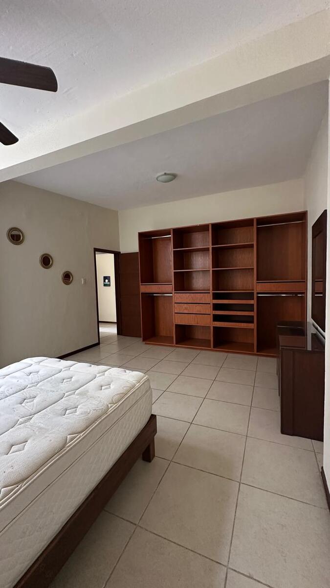 38 of 38: Recamara 2