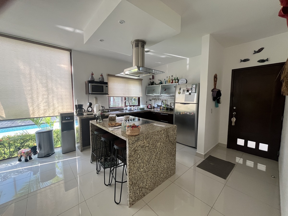 12 de 50: kitchen with granite