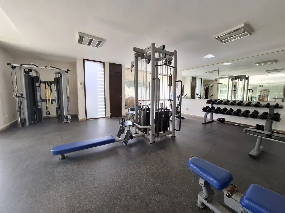 6 de 50: COMMON AREA GYM