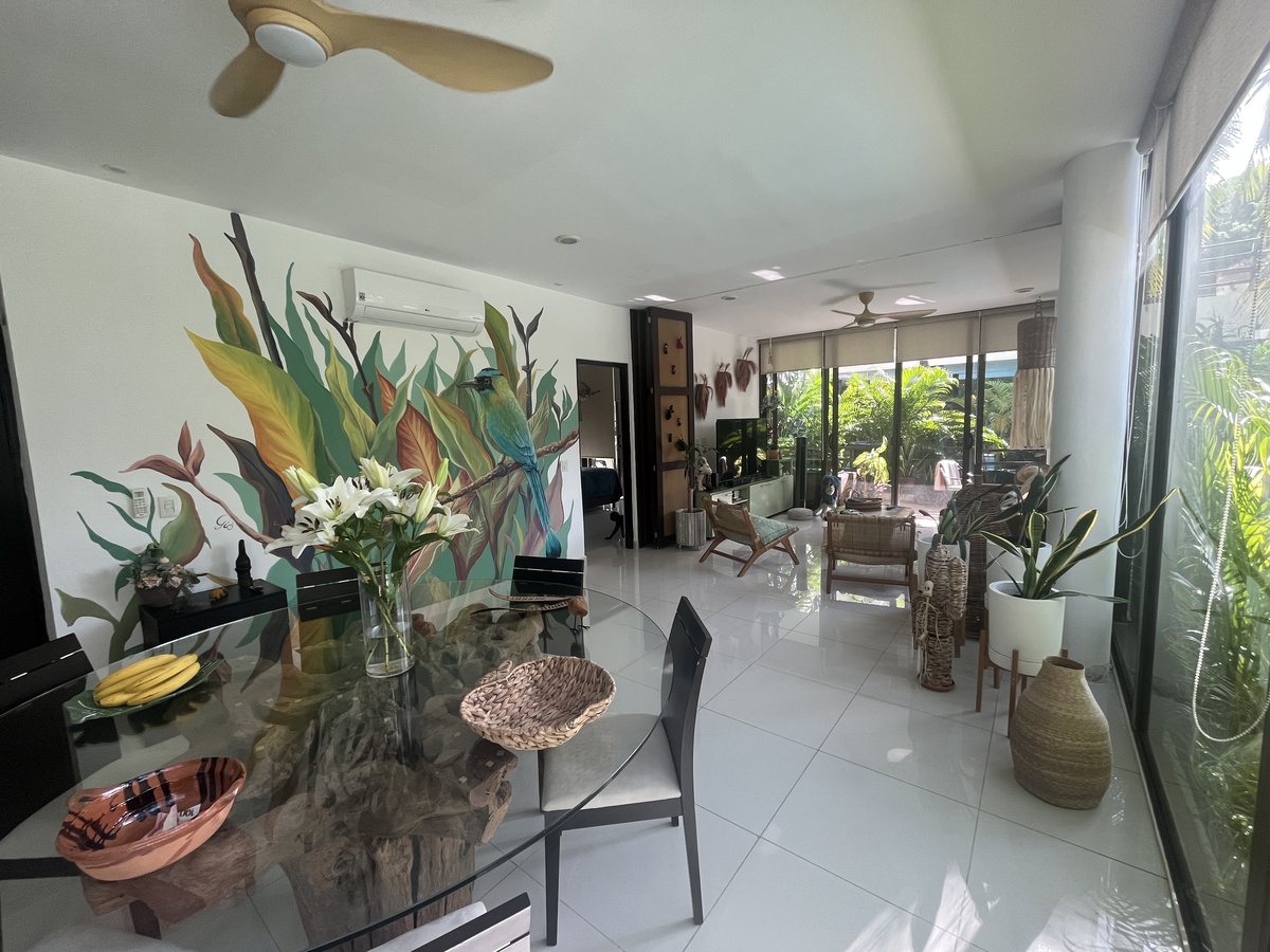 13 de 50: dinning room table is a root from a dead tree that was recov