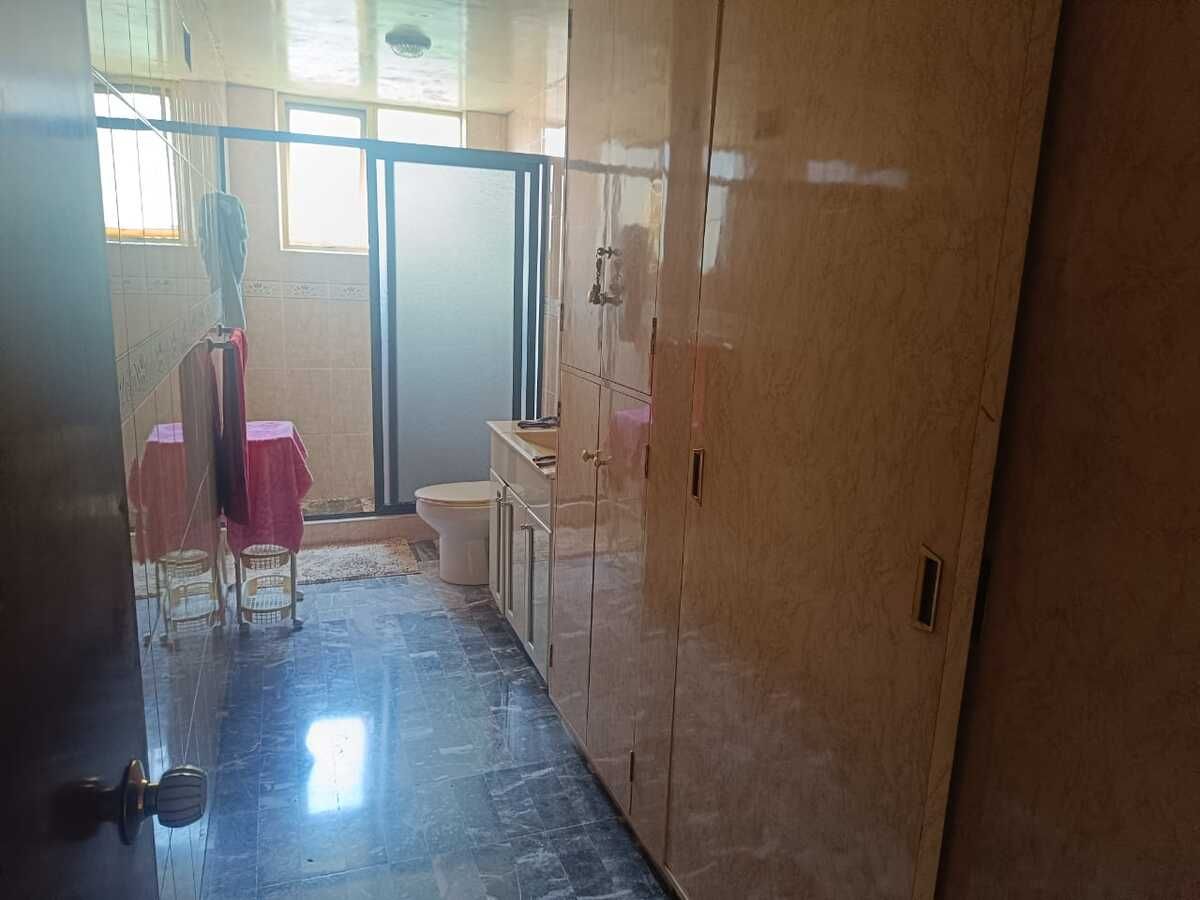 12 de 31: BAÑO YCLOSET DE BLANCOS