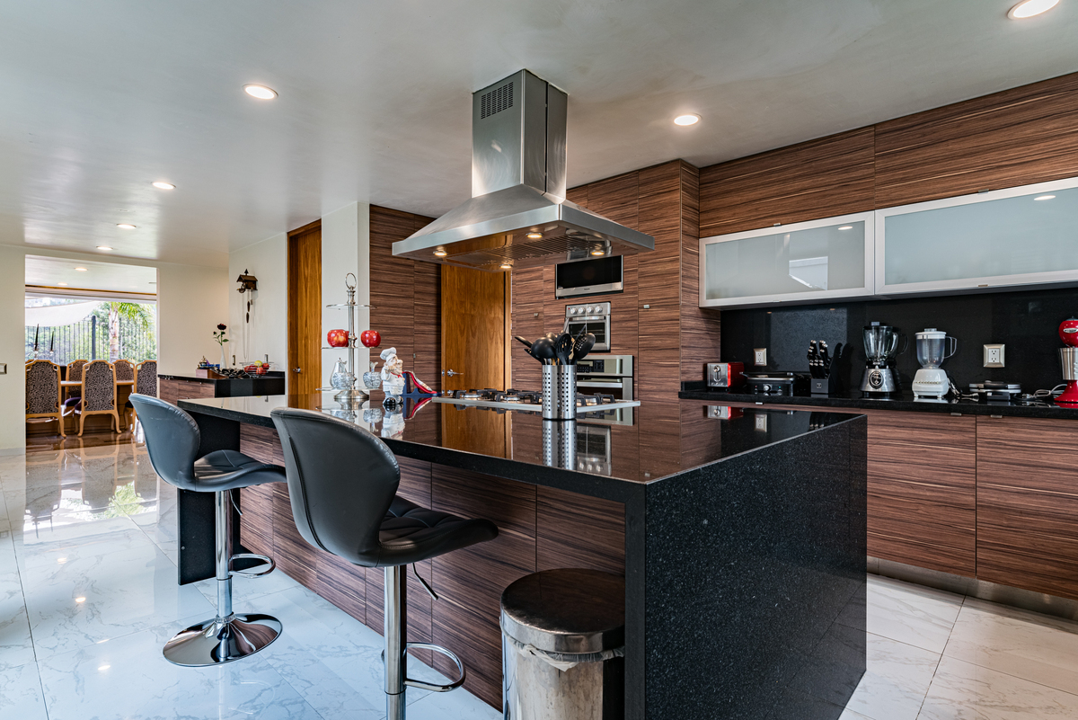 3 of 16: LOMAS-DE-TECAMACHALCO-CASA-VENTA-REMODELADA-JARDIN