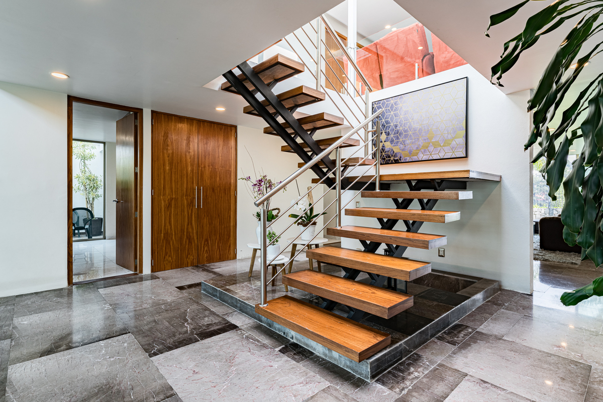 2 of 16: LOMAS-DE-TECAMACHALCO-CASA-VENTA-REMODELADA-JARDIN