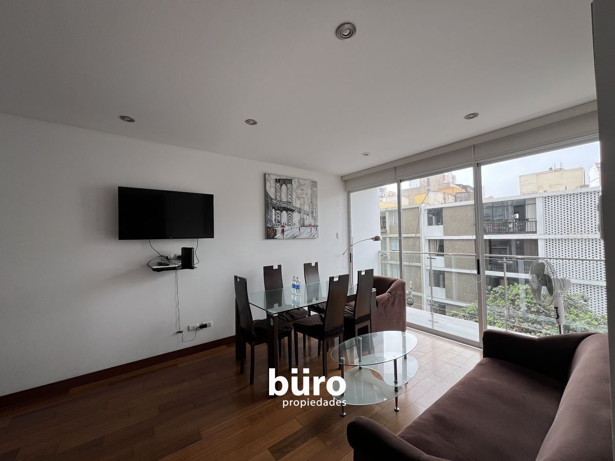 5 de 22: Sala comedor con vista a la calle