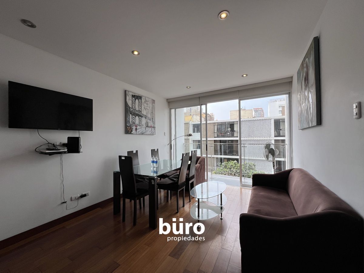 6 de 22: Sala comedor con vista a la calle