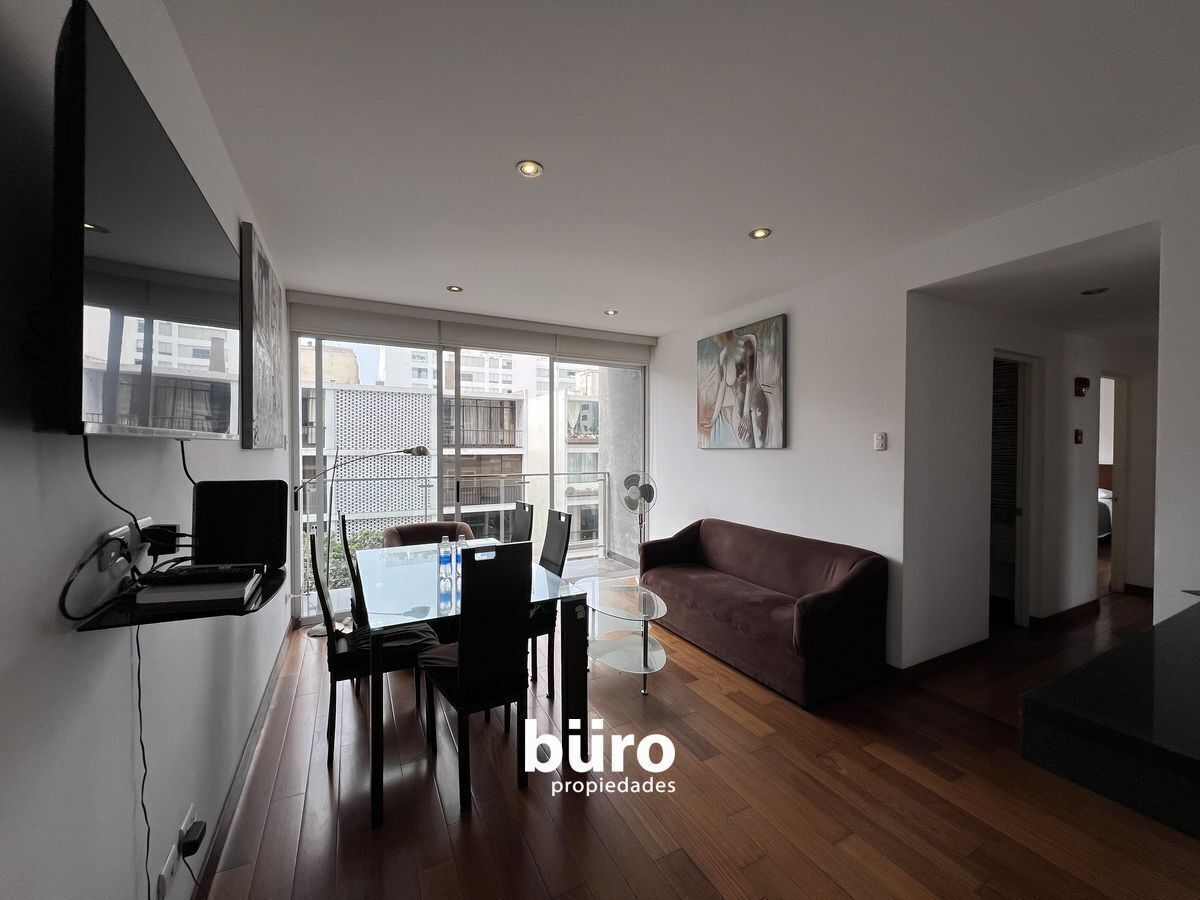 8 de 22: La entrada al parte privado, contiene baño de visitas