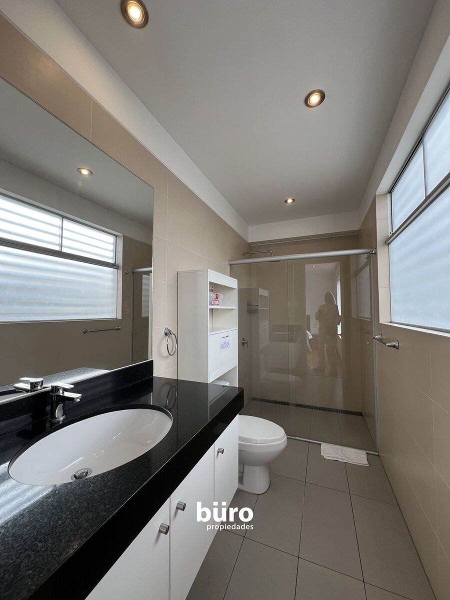 16 de 22: Baño típico