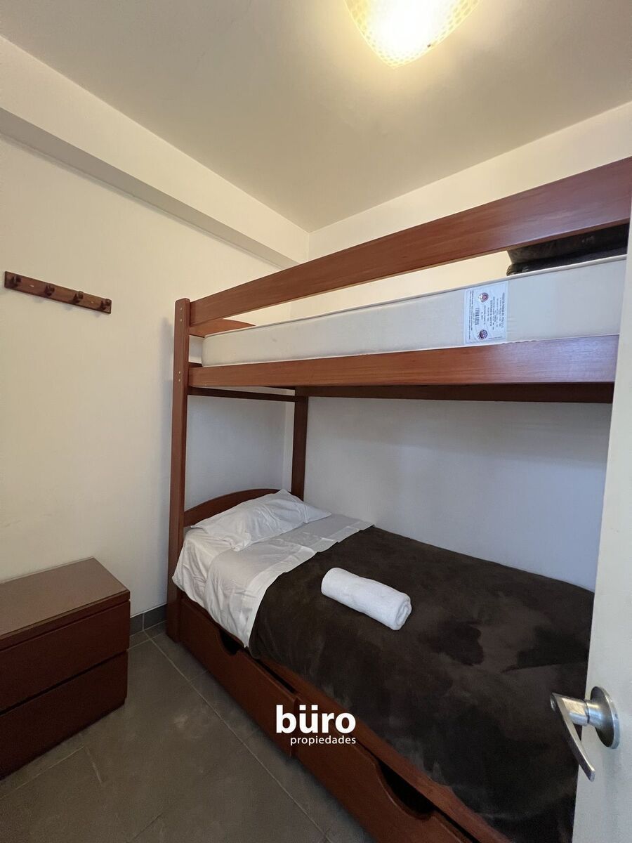 17 de 22: Cuarto de servicio con baño incorporado