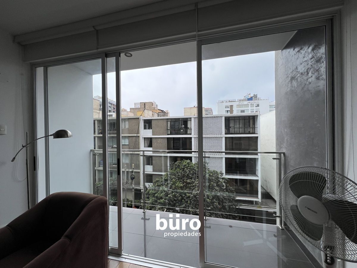 19 de 22: Con balcón y vista a la calle