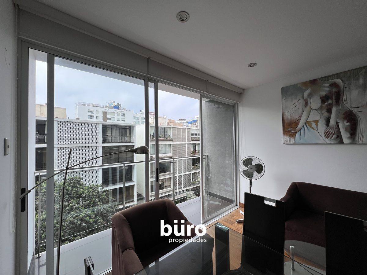 20 de 22: Sala comedor con vista a la calle