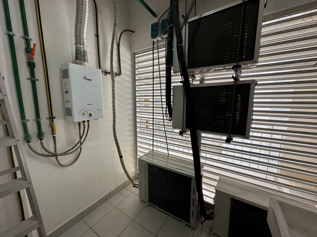 8 of 22: Cuarto de lavado