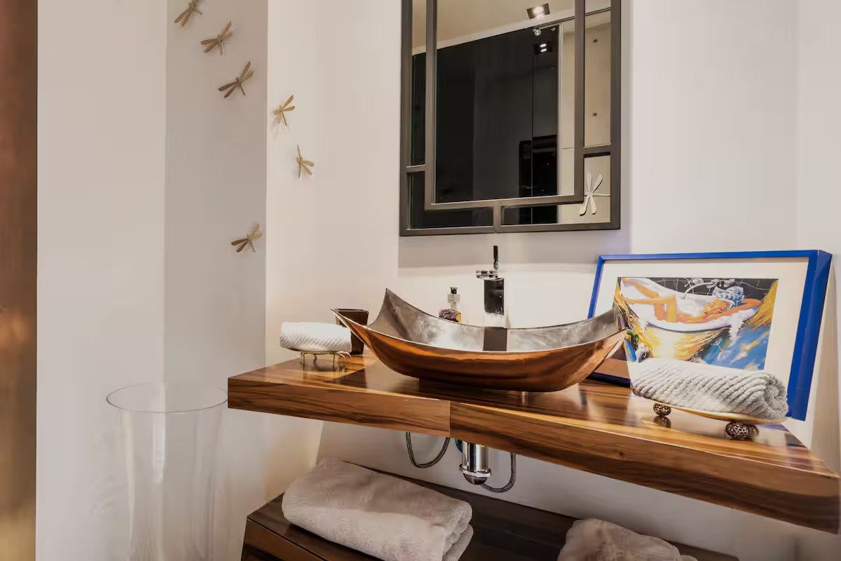 12 of 23: BAÑO HABITACIÓN VISITAS