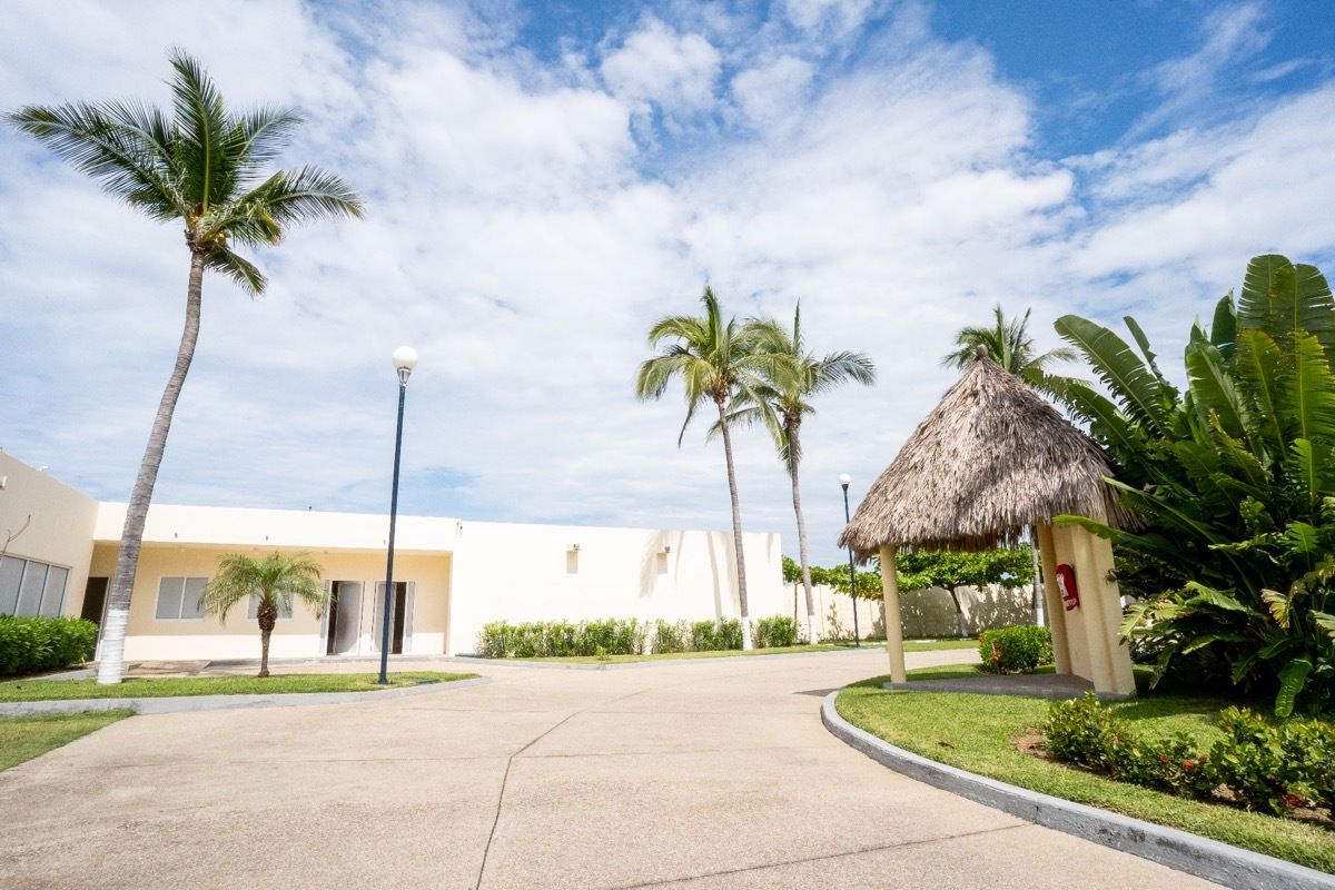 28 de 37: calle interior