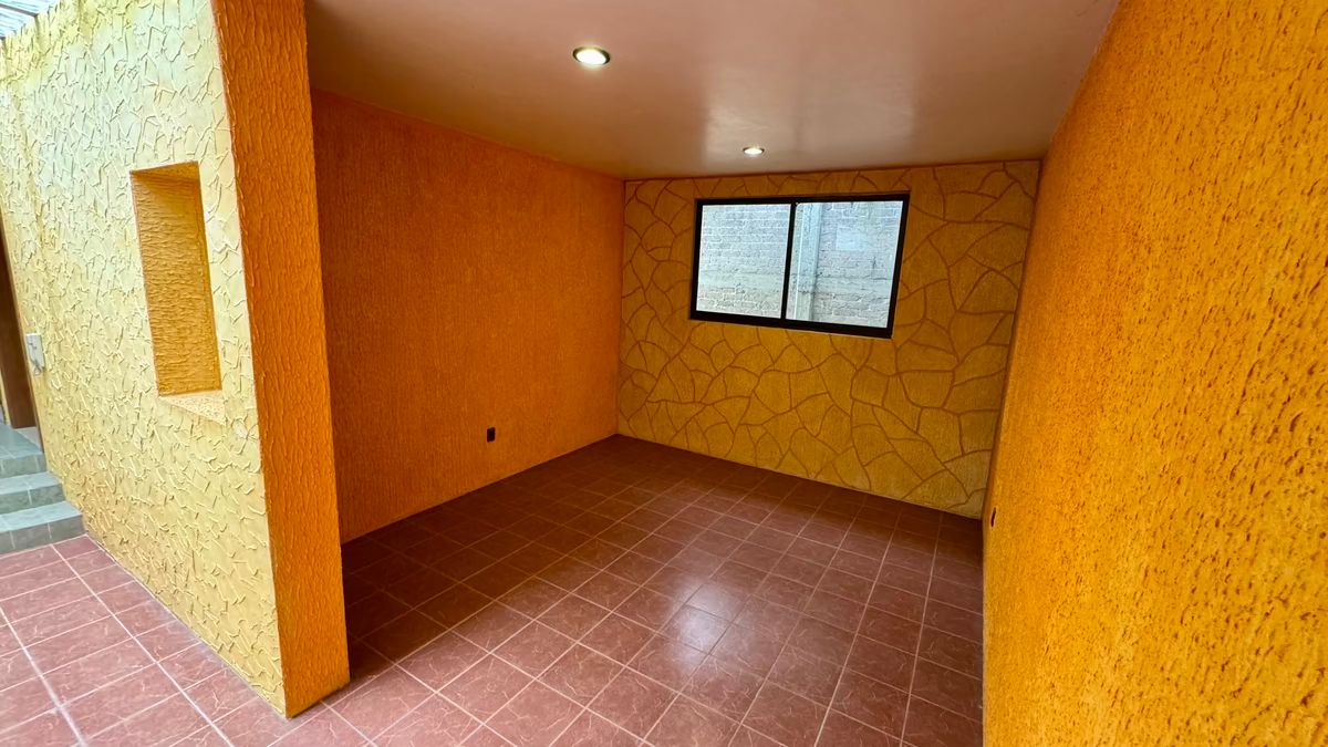 6 of 36: SALA DE T.V. O FAMILY ROOM