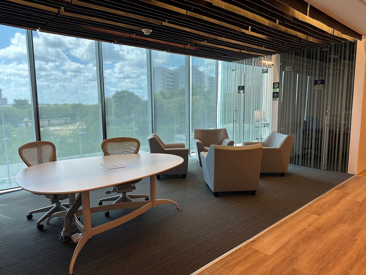 9 de 15: Sala de juntas