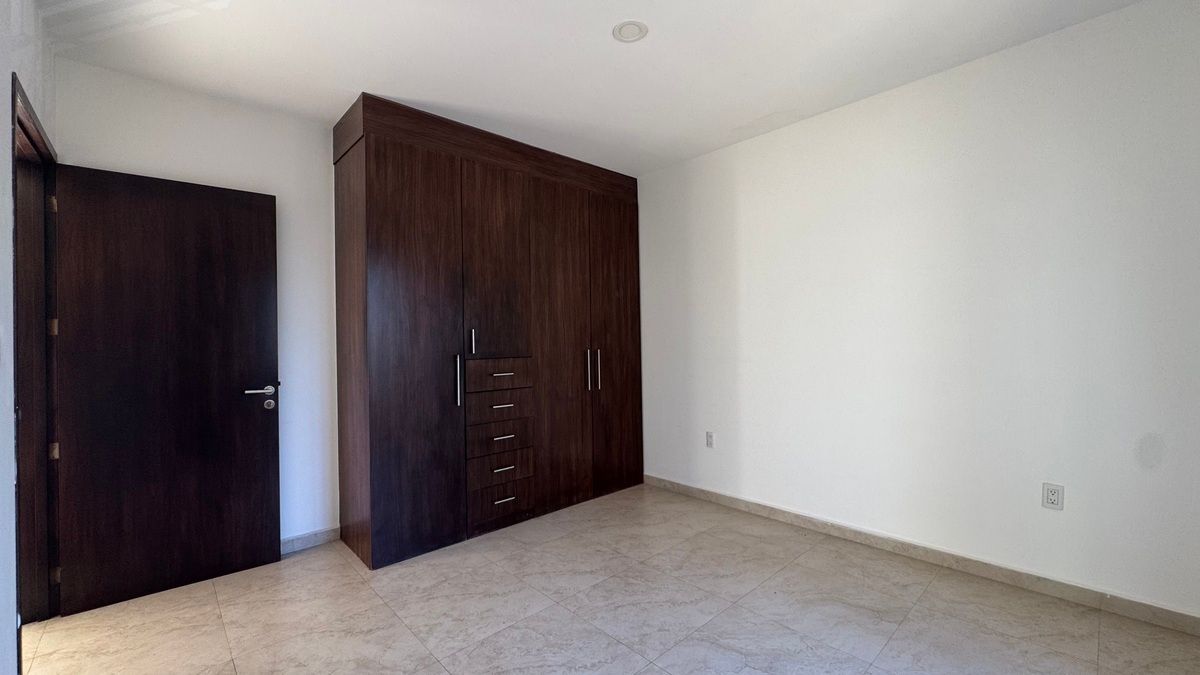 25 de 40: Closet de recámara 1