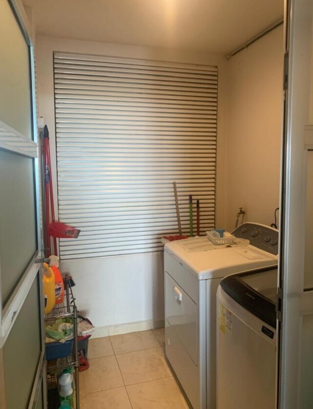 21 of 39: Cuarto de servicio