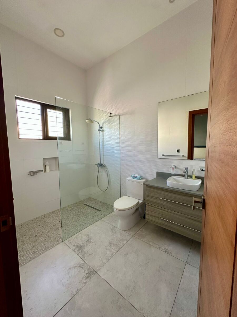 15 de 15: Baño habitación secundaria