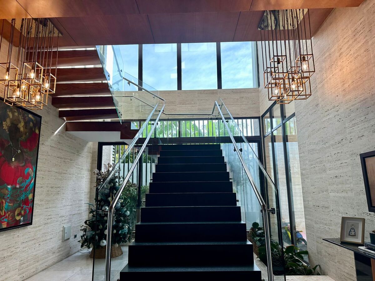 5 de 15: Escalera al segundo piso