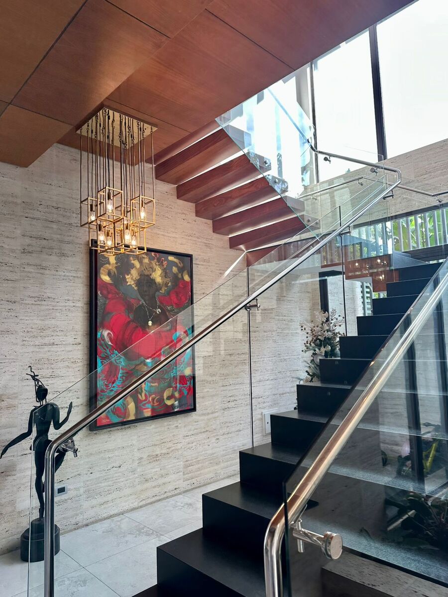 6 de 15: Recibidor - escalera